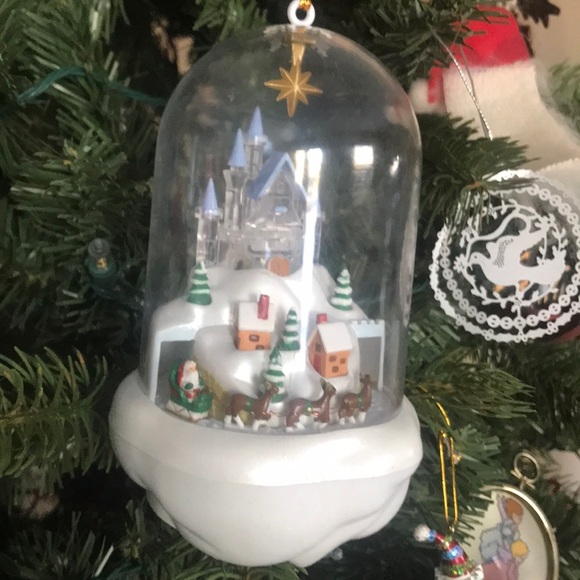 ❤️ Rare Moving Santa and Reindeer Christmas Ornament - Picture 3 of 10